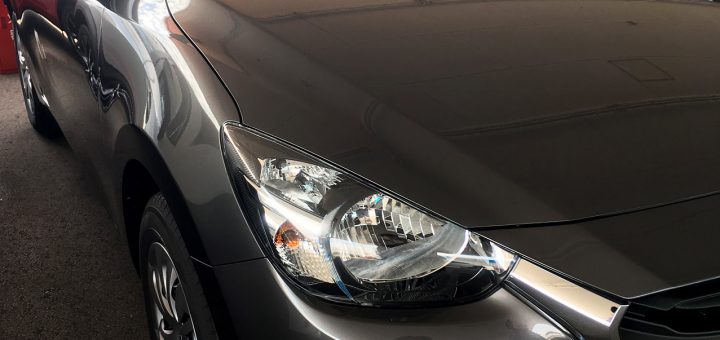 マツダ デミオ マシーングレー プレミアムメタリック