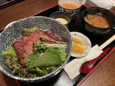 レストラン四季の飛騨牛ステーキ丼